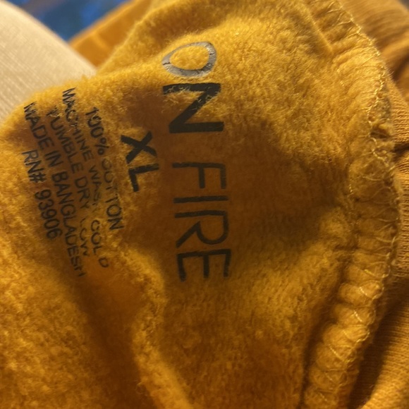 ON FIRE PULLOVER - Picture 5 of 5